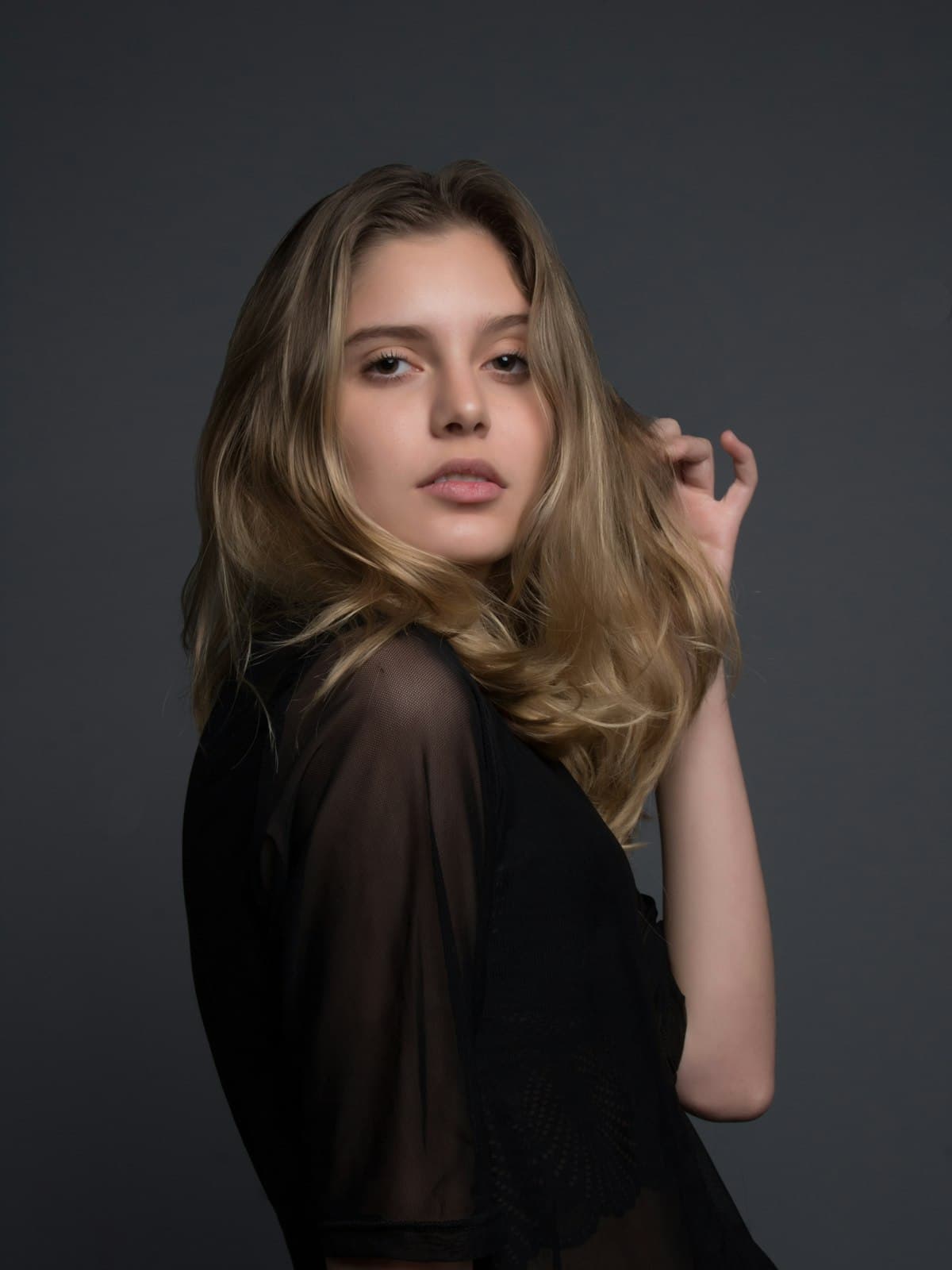 Siyah Tül Kollu Bluz — detay